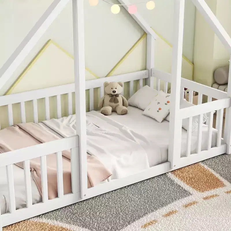 Letto a Casina da Terra in Legno con Tetto e Sponde di Protezione, Letto per Bambini Stile Montessori, Misura Singola/Piazza e Mezza, Grigio/Bianco