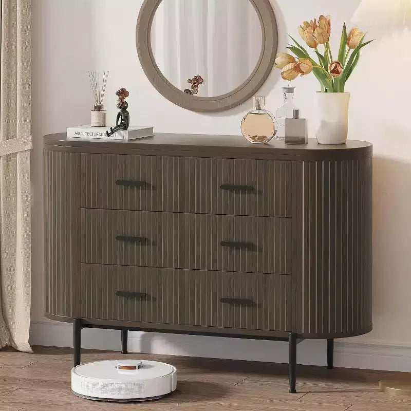 Cassettiera a 6 cassetti con scanalature, larga 120 cm, in legno, stile moderno di metà secolo con profilo curvo e maniglie dorate per l'home office