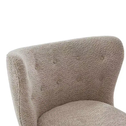 Poltrona d'accento con schienale curvo e gambe in legno di betulla