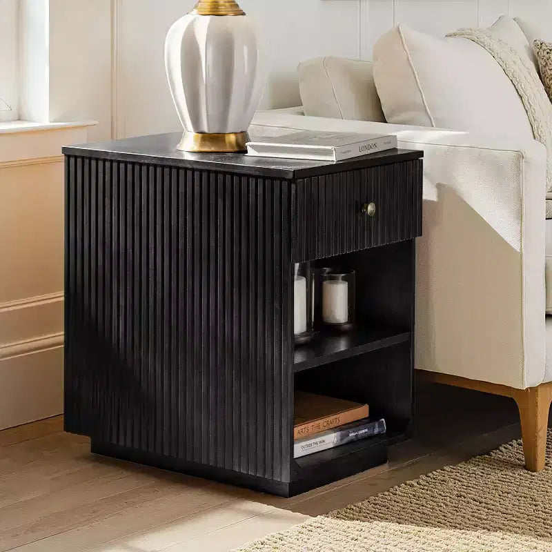 Comodino/Tavolino da 60 cm con 1 cassetto e prese di ricarica integrate, Tavolino laterale moderno