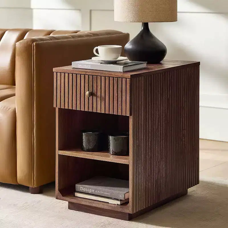 Comodino/Tavolino da 60 cm con 1 cassetto e prese di ricarica integrate, Tavolino laterale moderno