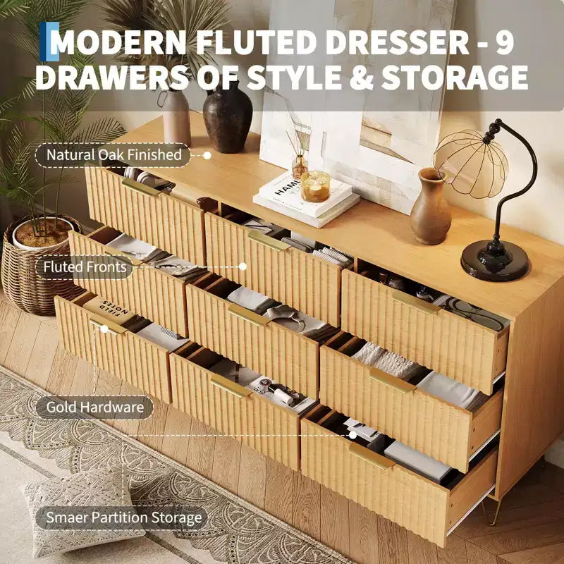 Cassettiera scanalata per camera da letto con 9 cassetti, comò moderno largo 63 pollici in legno con maniglia in metallo