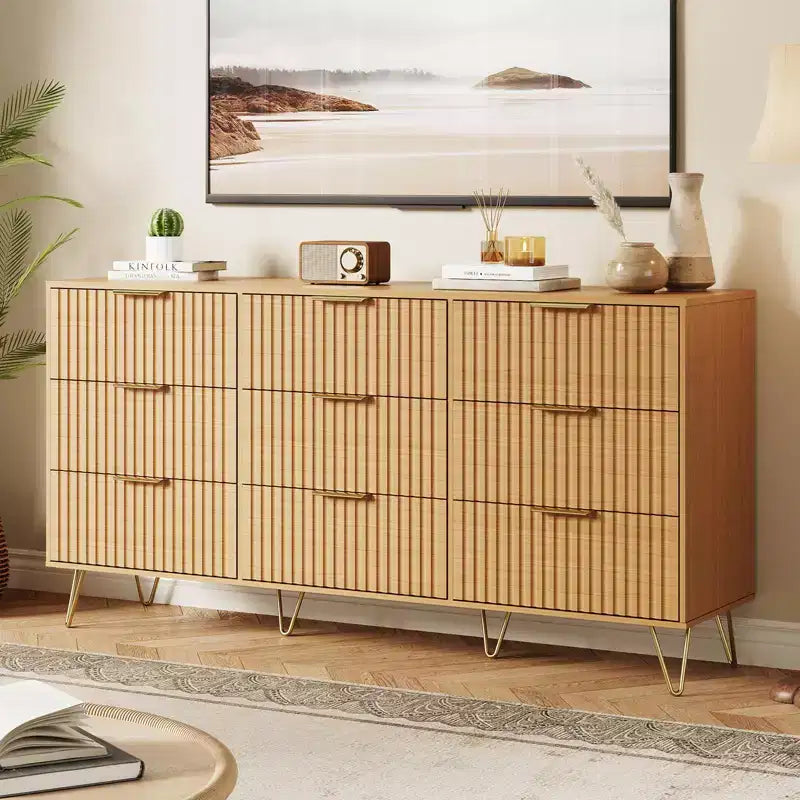 Cassettiera scanalata per camera da letto con 9 cassetti, comò moderno largo 63 pollici in legno con maniglia in metallo