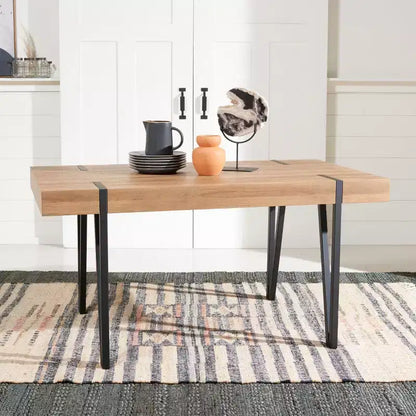 Tavolo da pranzo moderno con piano in legno massello e base in metallo