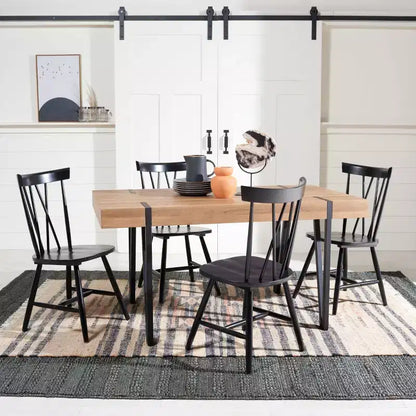 Tavolo da pranzo moderno con piano in legno massello e base in metallo