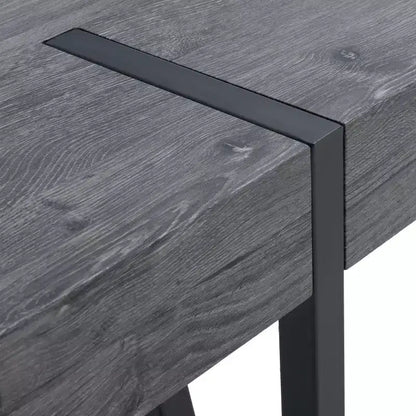 Tavolo da pranzo moderno con piano in legno massello e base in metallo